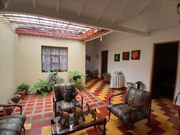Venta hermosa casa, Barrio La Asunción, Copacabana.