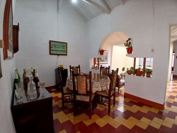 Venta hermosa casa, Barrio La Asunción, Copacabana.
