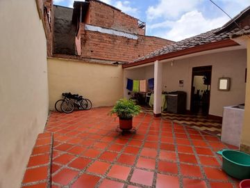 Venta hermosa casa, Barrio La Asunción, Copacabana.