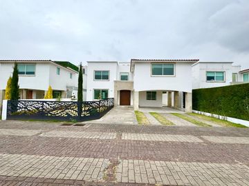 CASA EN VENTA EN METEPEC
