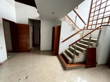 OPORTUNIDAD! VENDO CASA AREA: 2,245M2 EN CLUB CAMPESTRE LAS LAGUNAS DE LA MOLINA