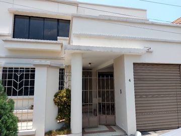 CASA EN VENTA EL PORTÓN DE LAS LOMAS