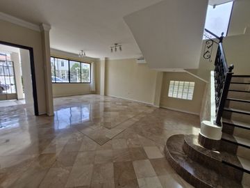 CASA EN VENTA EL PORTÓN DE LAS LOMAS