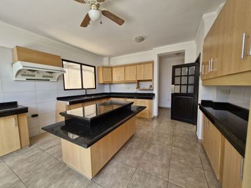 CASA EN VENTA EL PORTÓN DE LAS LOMAS