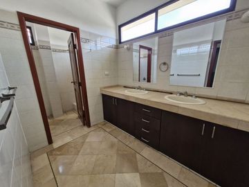 CASA EN VENTA EL PORTÓN DE LAS LOMAS