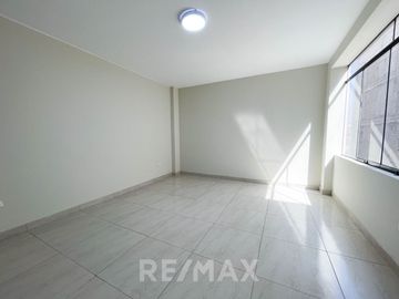Vendo Departamento De Estreno Frente A Parque 3Er Piso - San Juan De Lurigancho