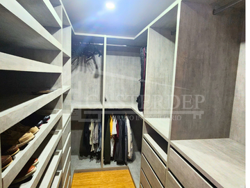 Venta de casa dentro de Urb. en el Norte de Quito