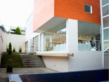 Venta de casa dentro de Urb. en el Norte de Quito