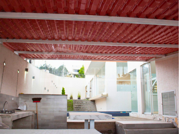Venta de casa dentro de Urb. en el Norte de Quito