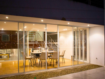 Venta de casa dentro de Urb. en el Norte de Quito