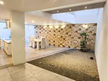 Venta de casa dentro de Urb. en el Norte de Quito