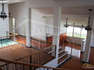 Vendo casa independiente en la Mitad del Mundo