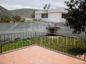 Vendo casa independiente en la Mitad del Mundo