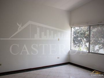 Vendo casa independiente en la Mitad del Mundo