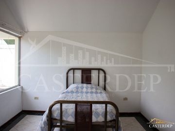 Vendo casa independiente en la Mitad del Mundo