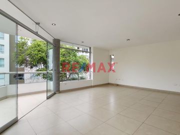 Se Vende Iluminado Departamento De 3 Habitaciones Cerca Del Malecón En Miraflores