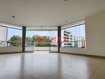 Se Vende Iluminado Departamento De 3 Habitaciones Cerca Del Malecón En Miraflores