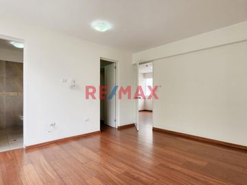 Se Vende Iluminado Departamento De 3 Habitaciones Cerca Del Malecón En Miraflores