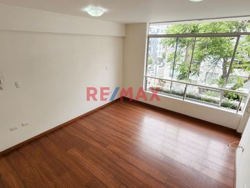 Se Vende Iluminado Departamento De 3 Habitaciones Cerca Del Malecón En Miraflores
