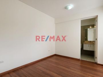 Se Vende Iluminado Departamento De 3 Habitaciones Cerca Del Malecón En Miraflores