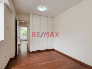 Se Vende Iluminado Departamento De 3 Habitaciones Cerca Del Malecón En Miraflores
