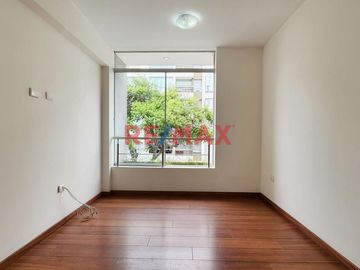 Se Vende Iluminado Departamento De 3 Habitaciones Cerca Del Malecón En Miraflores