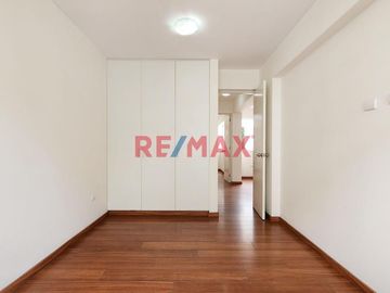 Se Vende Iluminado Departamento De 3 Habitaciones Cerca Del Malecón En Miraflores