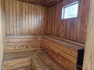 CASA EN LAS GARZAS - VENTA CON PISCINA – SAUNA Y VAPOR.