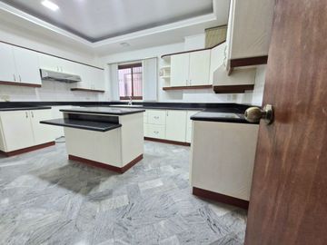 CASA EN LAS GARZAS - VENTA CON PISCINA – SAUNA Y VAPOR.