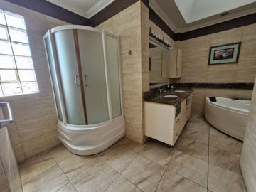 CASA EN LAS GARZAS - VENTA CON PISCINA – SAUNA Y VAPOR.