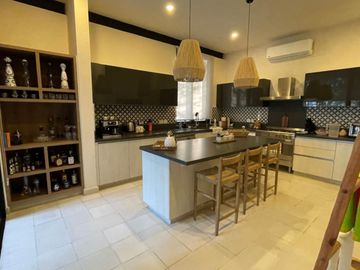 Casa con alberca privada y terraza, en venta, Zona Norte, Mérida