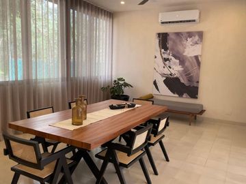 Casa con alberca privada y terraza, en venta, Zona Norte, Mérida
