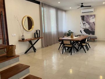Casa con alberca privada y terraza, en venta, Zona Norte, Mérida