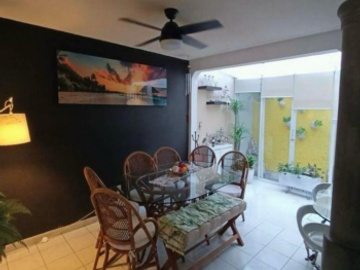 BONITA Y TRADICIONAL CASA FAMILIAR DE 2 NIVELES EN SANTIAGO DE QUERETARO