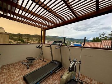En Venta Casa a 2 cuadras de la Universidad Católica de Azogues
