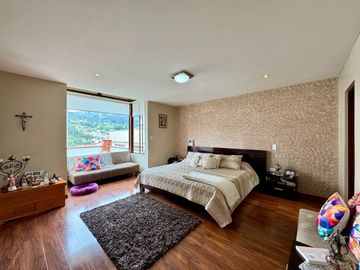 En Venta Casa a 2 cuadras de la Universidad Católica de Azogues