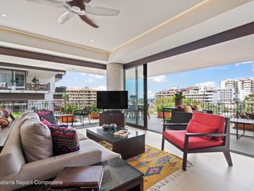 Departamento en venta en Puerto Vallarta, Oceana 311 a 2 cuadras a playa.