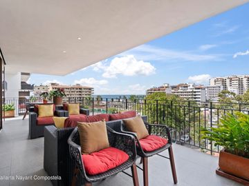 Departamento en venta en Puerto Vallarta, Oceana 311 a 2 cuadras a playa.