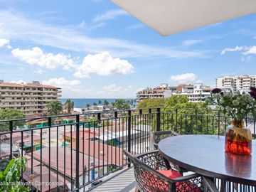 Departamento en venta en Puerto Vallarta, Oceana 311 a 2 cuadras a playa.