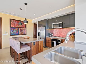Departamento en venta en Puerto Vallarta, Oceana 311 a 2 cuadras a playa.