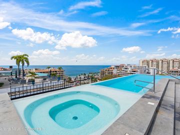 Departamento en venta en Puerto Vallarta, Oceana 311 a 2 cuadras a playa.