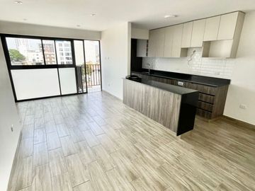 Duplex con azotea y vista externa en Pueblo Libre