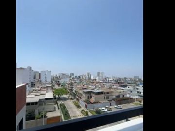 Duplex con azotea y vista externa en Pueblo Libre