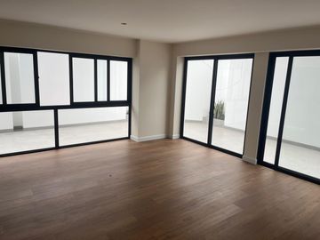 VENDO BONITO DPTO DE ESTRENO EN PRIMER PISO EN SURCO FRENTE A PARQUE
