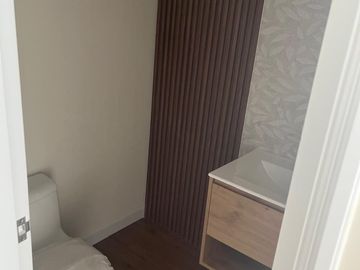 VENDO BONITO DPTO DE ESTRENO EN PRIMER PISO EN SURCO FRENTE A PARQUE