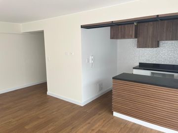 VENDO BONITO DPTO DE ESTRENO EN PRIMER PISO EN SURCO FRENTE A PARQUE