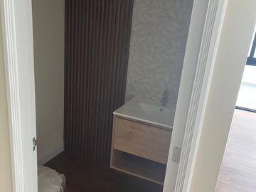 VENDO BONITO DPTO DE ESTRENO EN PRIMER PISO EN SURCO FRENTE A PARQUE