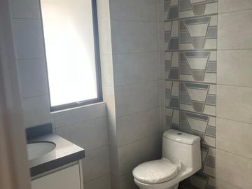 VENDO BONITO DPTO DE ESTRENO EN PRIMER PISO EN SURCO FRENTE A PARQUE