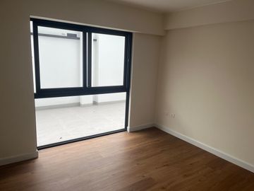 VENDO BONITO DPTO DE ESTRENO EN PRIMER PISO EN SURCO FRENTE A PARQUE