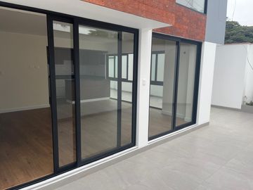 VENDO BONITO DPTO DE ESTRENO EN PRIMER PISO EN SURCO FRENTE A PARQUE